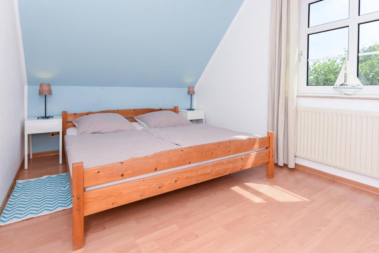 Ferienwohnungen Im Haus Lieblingskoje Neuharlingersiel Exterior foto